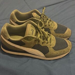 Puma Men's Green and Black Sneakers